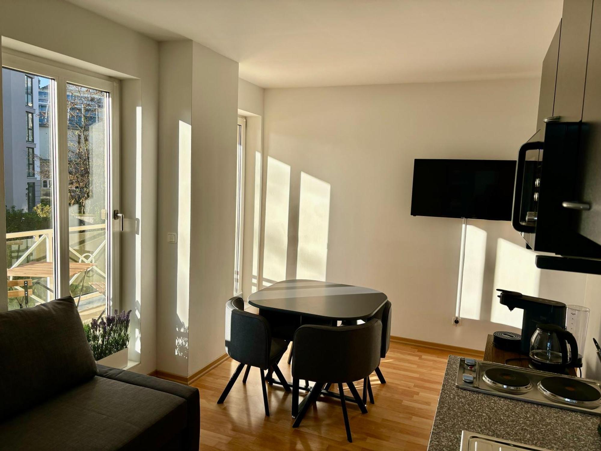 Appartement 2-room In Dresden's Neustadt *